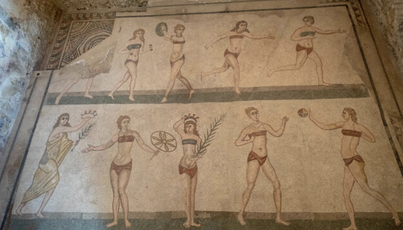 Athlétisme féminin, sous l'Empire romain. Mosaïque de la Villa del Casale, IIIe siècle. Piazza Armerina, Sicile
              (Wikipédia)