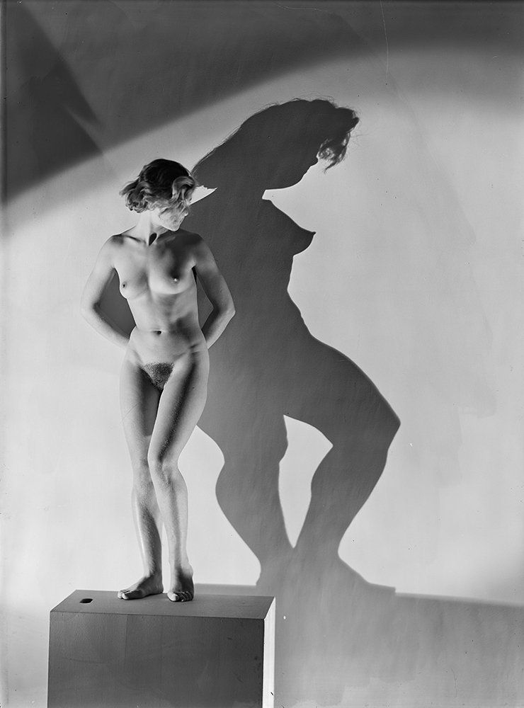 Photographie d'un nue de femme fait par Dora Maar