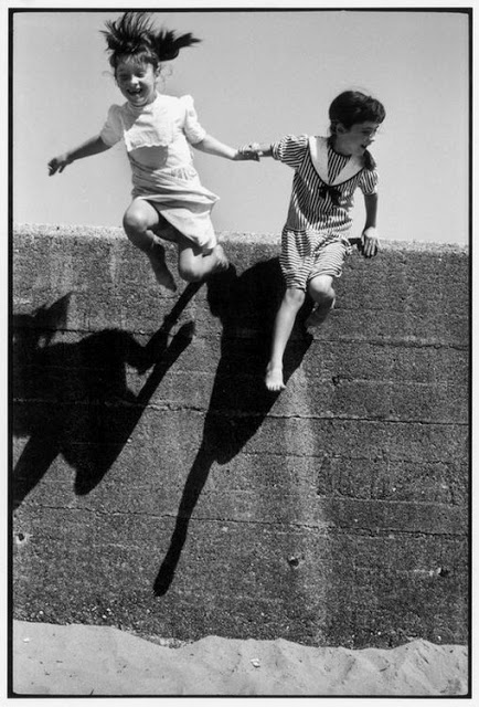 Photographie des enfants sautant
