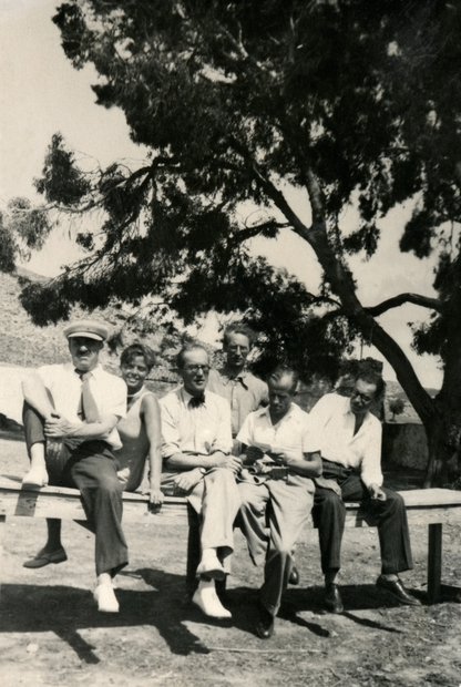 Fernand leger, charlotte Perriand, Le Corbusier, Albert Jeanneret, Pierre Jeanneret, Mathilda Ghyka à Athenes, 1933